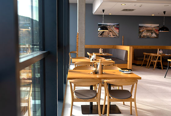 restaurace & bowling